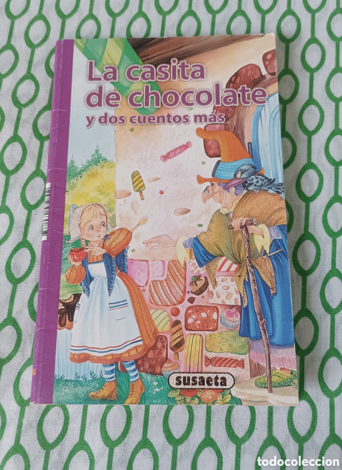 Gebrauchte B&uuml;cher: Cuento infantil LA CASITA DE CHOCOLATE Y 2 CUENTOS M&Aacute;S. Detalles brillantina. SUSAETA. Buen estado.