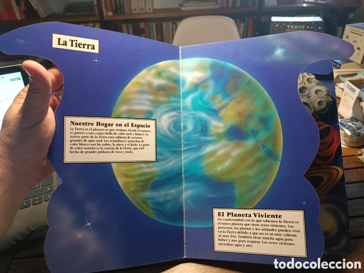 Libros de segunda mano: LIBRO TROQUELADO - EL ESPACIO EN LAS PUNTAS DE SUS DEDOS 1993 - Foto 2