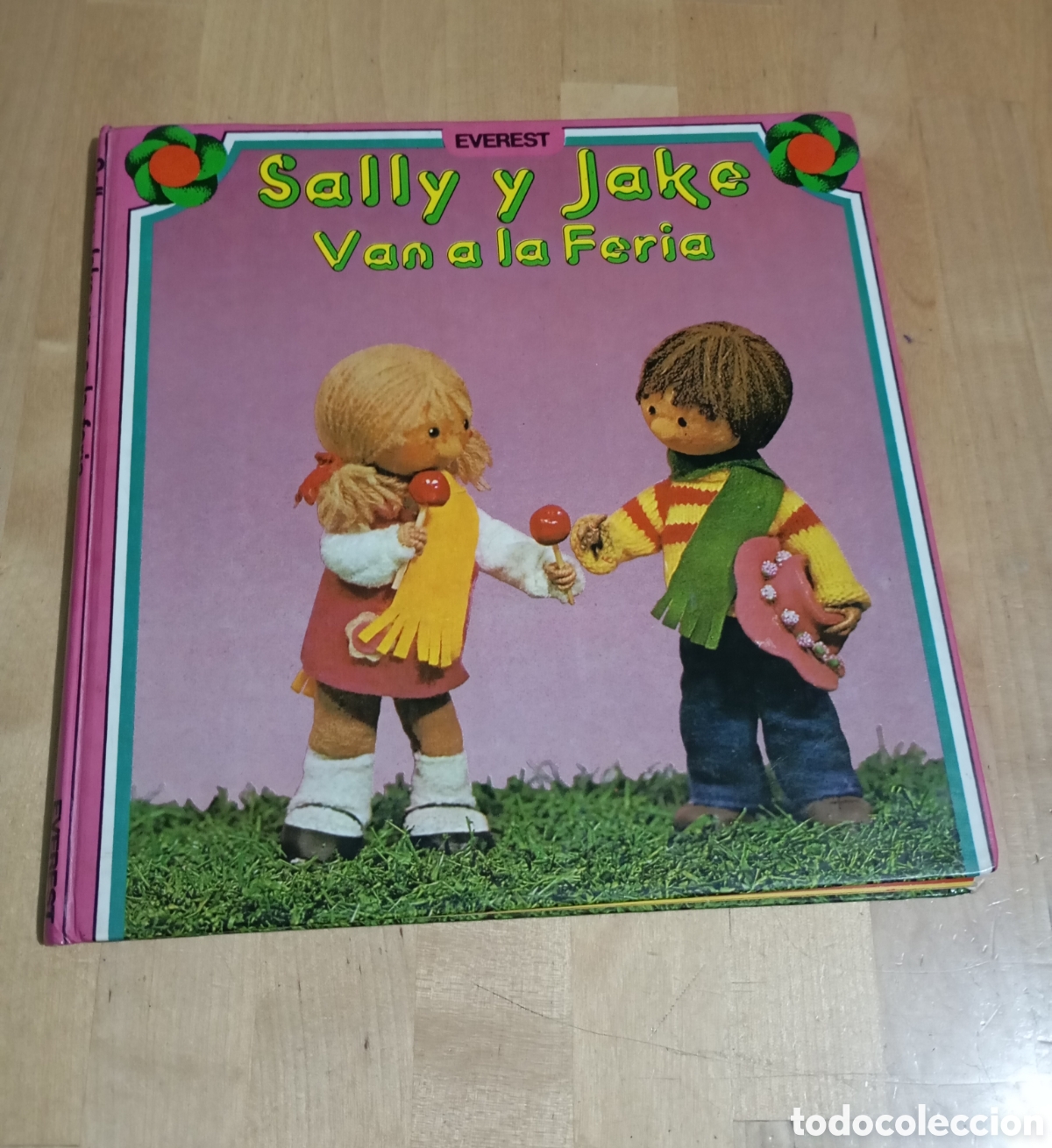 Libros de segunda mano: 1977 Sally y Jake Van a la feria Everest # antiguo cuento infantil mu&ntilde;ecos de trapo