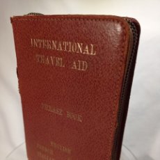 Libros de segunda mano: INTERNATIONAL TRAVEL AID PHRASE BOOK. 5 IDIOMAS. COLLINS 1958.CUBIERTA DE PIEL NATURAL. Lote 325137913
