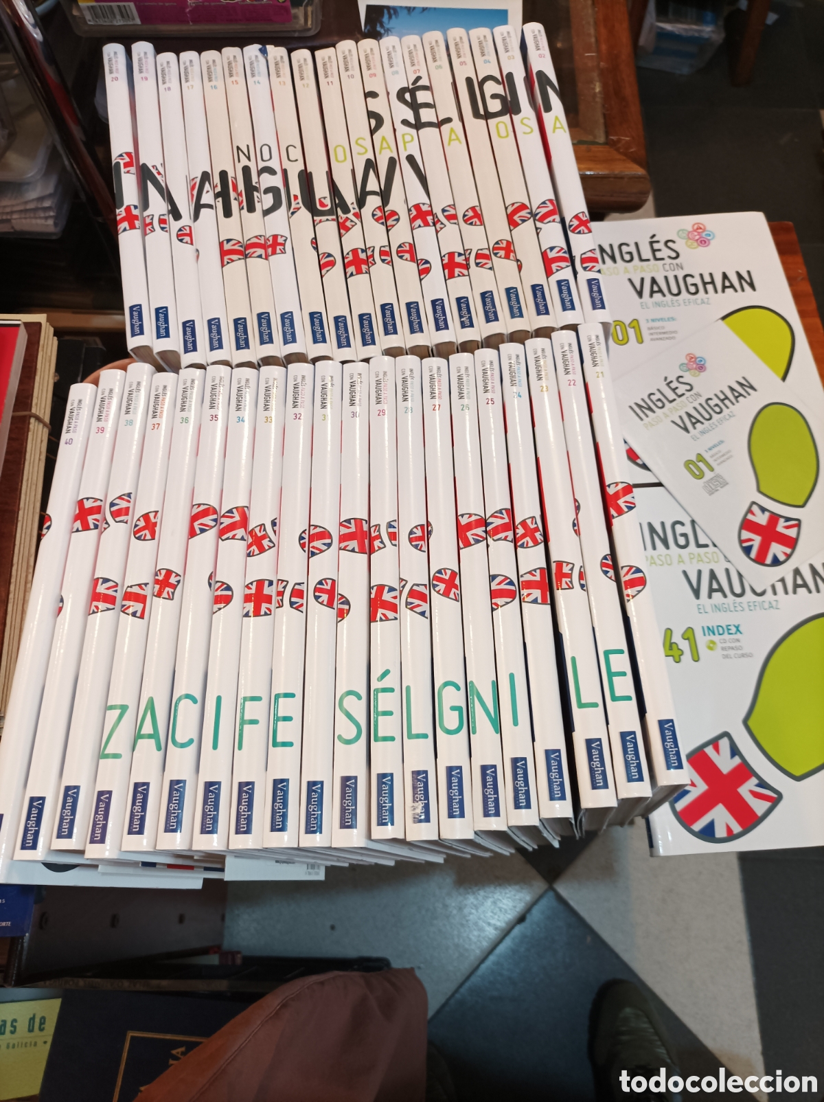 Libros de segunda mano: INGLES PASO A PASO CON VAUGHAN 41 TOMOS CON SUS CD - Foto 1