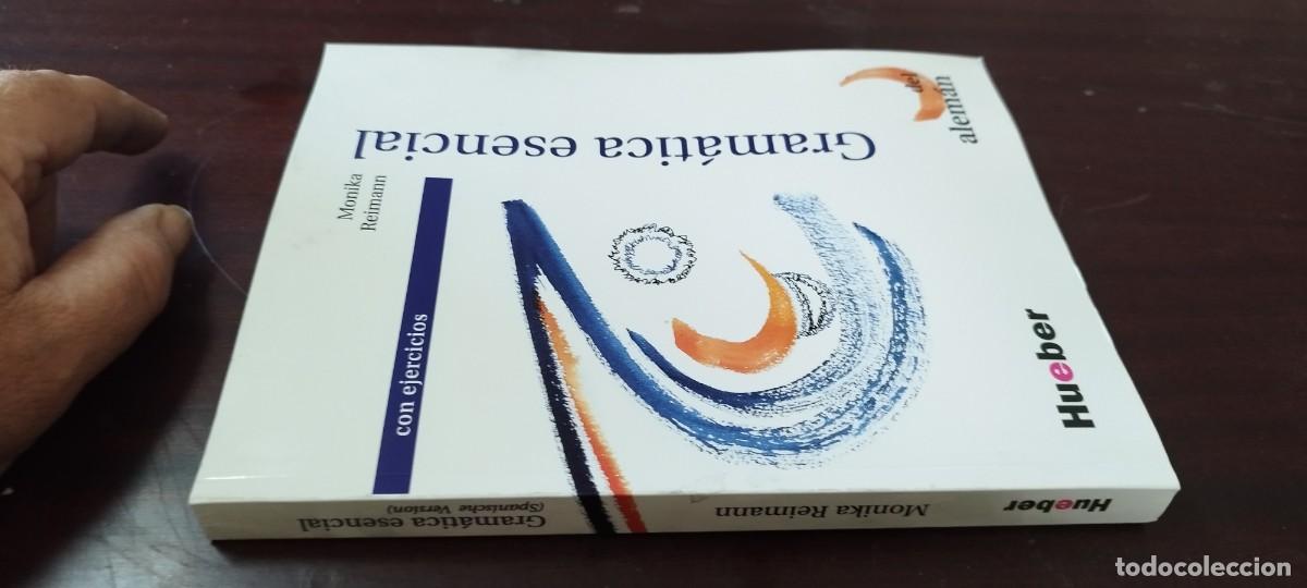 Libros de segunda mano: GRAMATICA ESENCIAL DEL ALEMAN / MONIKA REIMANN / KARA 36 / HUEBER
