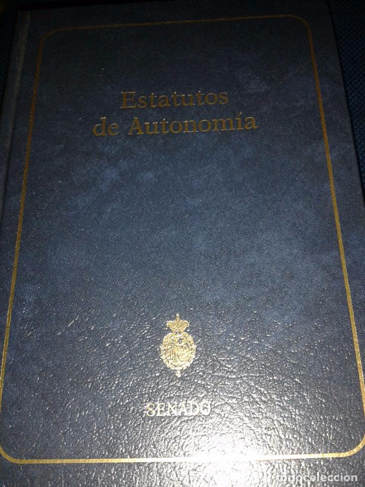 Libros de segunda mano: ESTATUTOS DE AUTONOMIA. - Foto 1