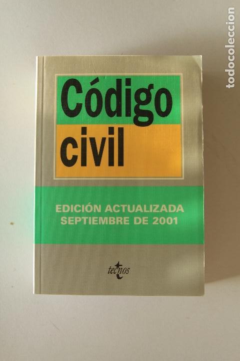 Libros de segunda mano: C&oacute;digo Civil - Septiembre 2001 - Foto 1