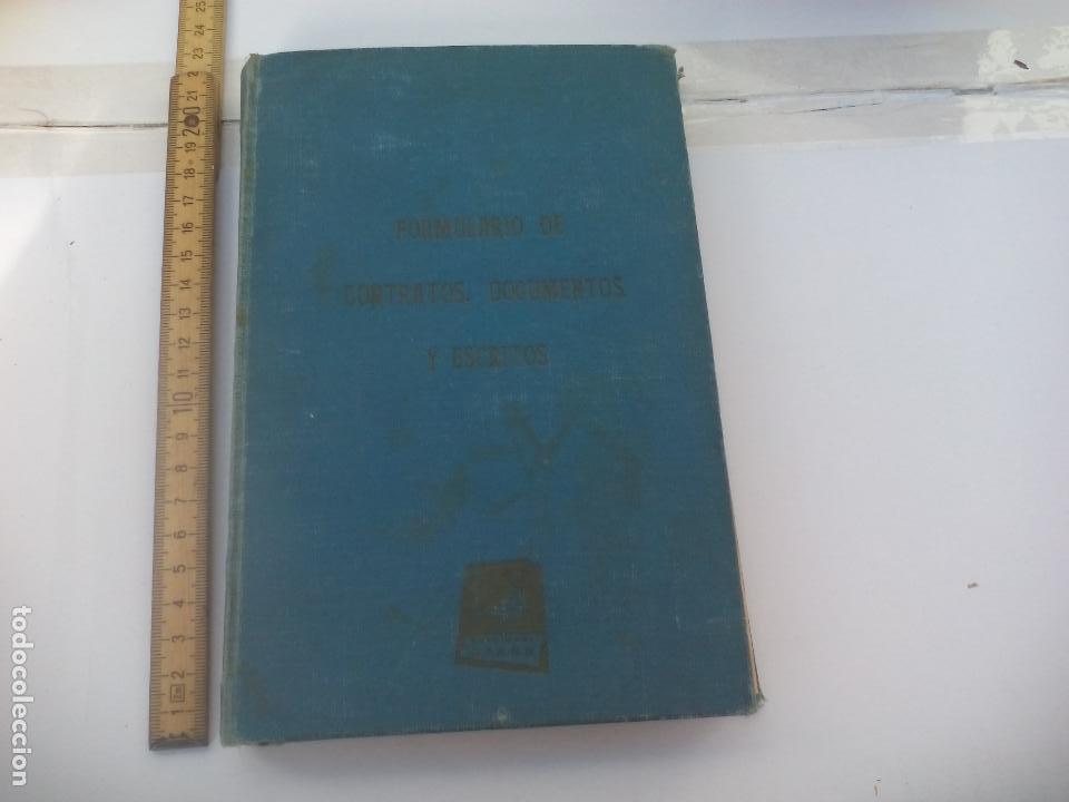 Libros de segunda mano: Formulario de contratos documentos y escritos 1955 ediciones Giner - Foto 1