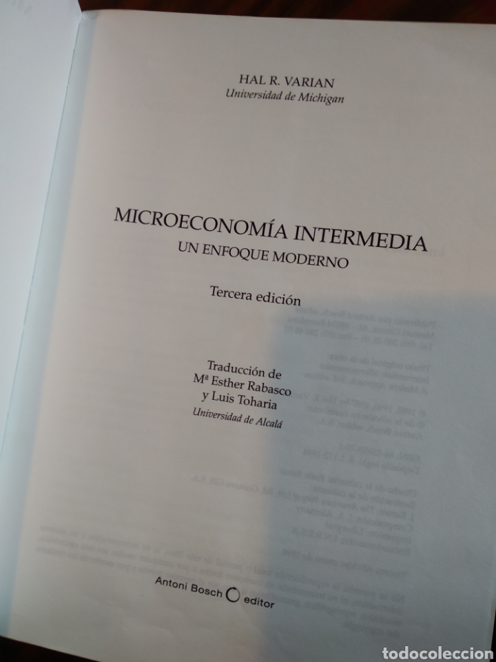Libros de segunda mano: MICROECONOM&Iacute;A INTERMEDIA. VV.AA #0461 - Foto 2