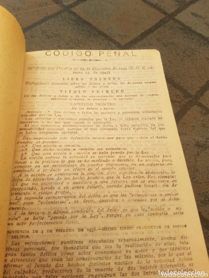 Libros de segunda mano: C&oacute;digo Penal 1944 - Foto 2