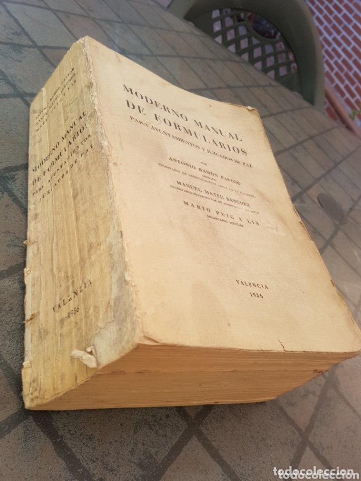 Second hand books: Moderno manual de formularios para ayuntamientos y Juzgados de Paz 1956