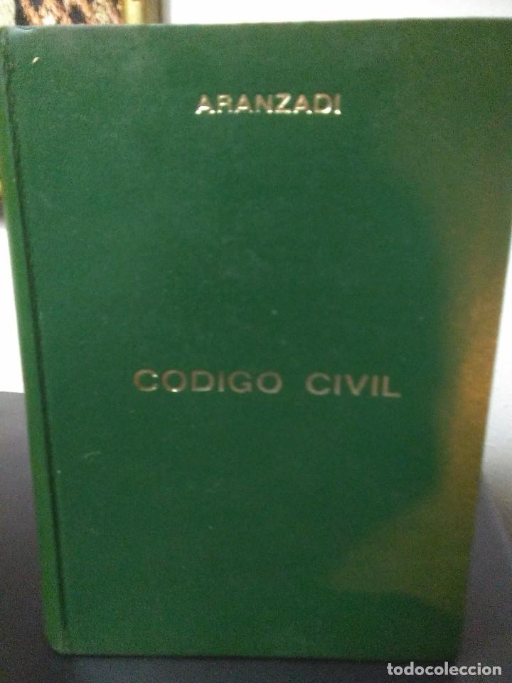 Libros de segunda mano: C&oacute;digo Civil / Aranzadi 1973 - Foto 2