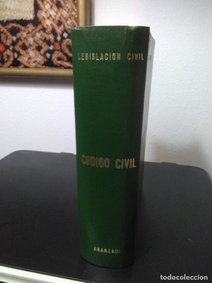 Libros de segunda mano: C&oacute;digo Civil / Aranzadi 1973 - Foto 4