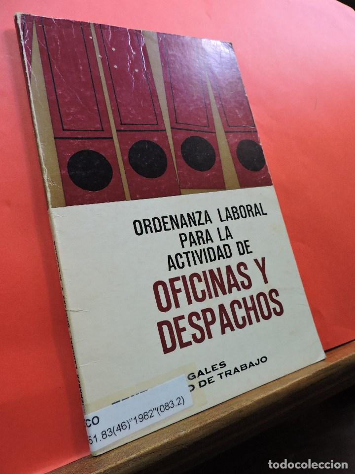 Libri di seconda mano: Ordenanza laboral para la actividad de oficinas y despachos. Ed. Ministerio de Trabajo. Madrid 1973.