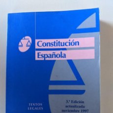Libros de segunda mano: CONSTITUCION ESPAÑOLA - TERCERA EDICION ACTUALIZADA NOVIEMBRE 1997 - TEXTOS LEGALES BIBLIOTECA NUEVA. Lote 223240262