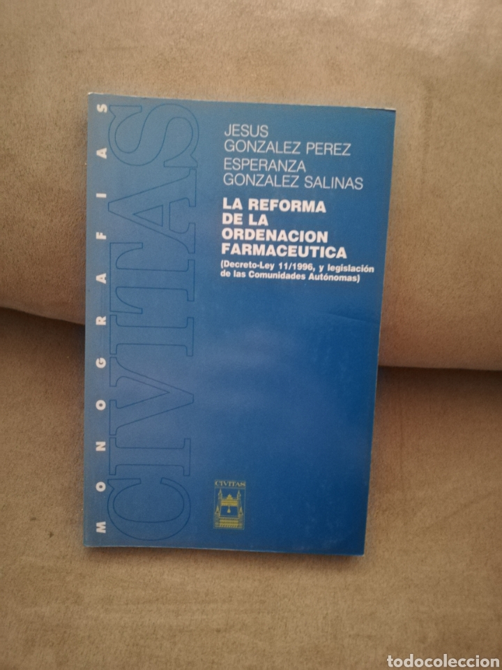 Libros de segunda mano: Jes&uacute;s Gonz&aacute;lez P&eacute;rez y Esperanza Gonz&aacute;lez Salinas - la reforma de la ordenaci&oacute;n farmac&eacute;utica