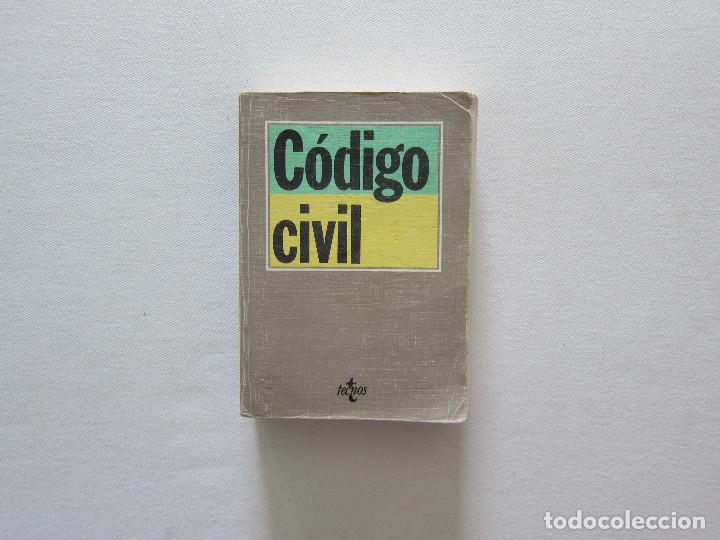 Libros de segunda mano: C&Oacute;DIGO CIVIL - Foto 1