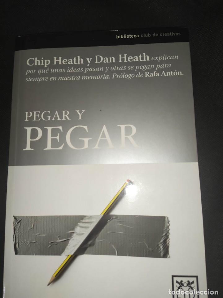 Libros de segunda mano: PEGAR Y PEGAR - CHIP HEATH - Foto 1