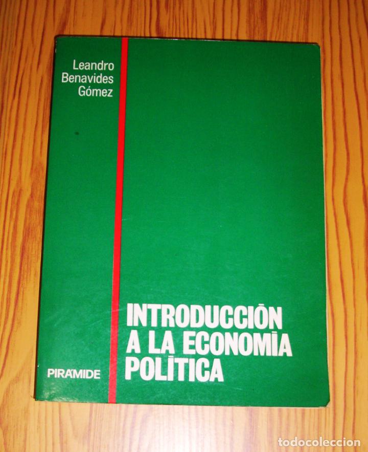 Libri di seconda mano: BENAVIDES G&Oacute;MEZ, Leandro. Inroducci&oacute;n a la Econom&iacute;a Pol&iacute;tica (Econom&iacute;a y Administraci&oacute;n de Empresas)