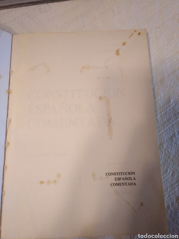 Libros de segunda mano: Constituci&oacute;n Espa&ntilde;ola Comentada. Paraninfo 1984 - Foto 3