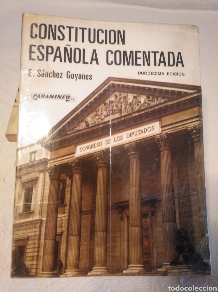 Libros de segunda mano: Constituci&oacute;n Espa&ntilde;ola Comentada. Paraninfo 1984 - Foto 1