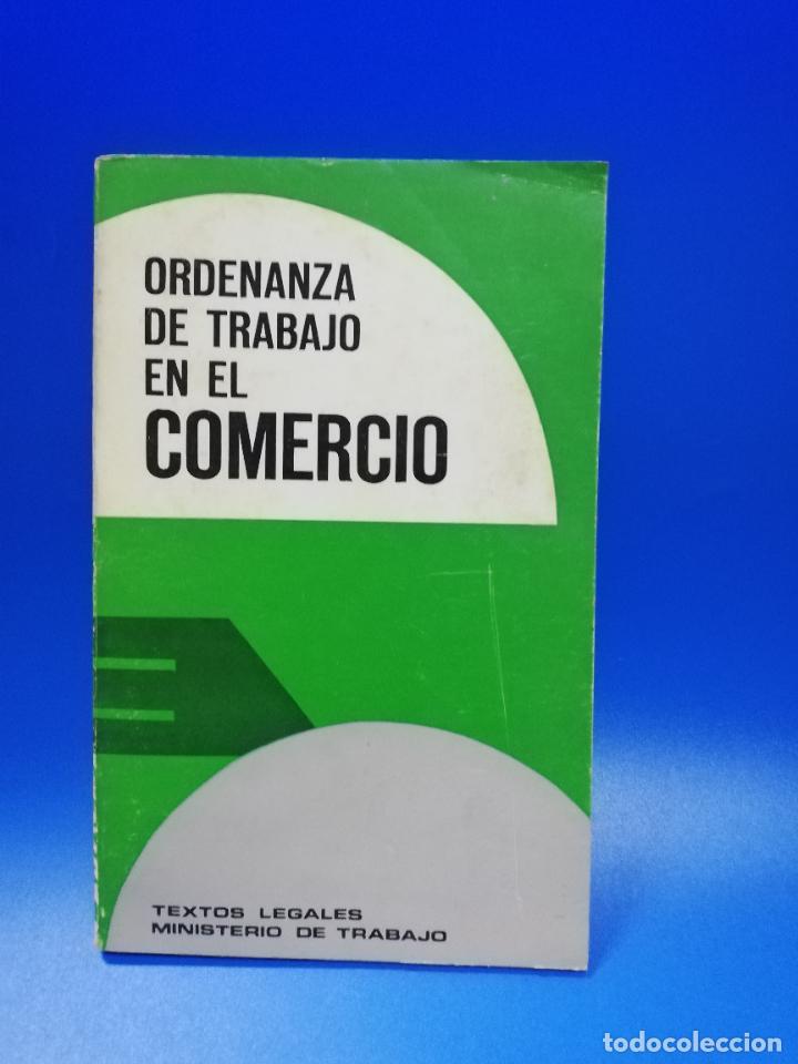 Libri di seconda mano: ORDENANZA DE TRABAJO EN EL COMERCIO. TEXTOS LEGALES. MINISTERIO DE TRABAJO. 1971. PAGS. 79.