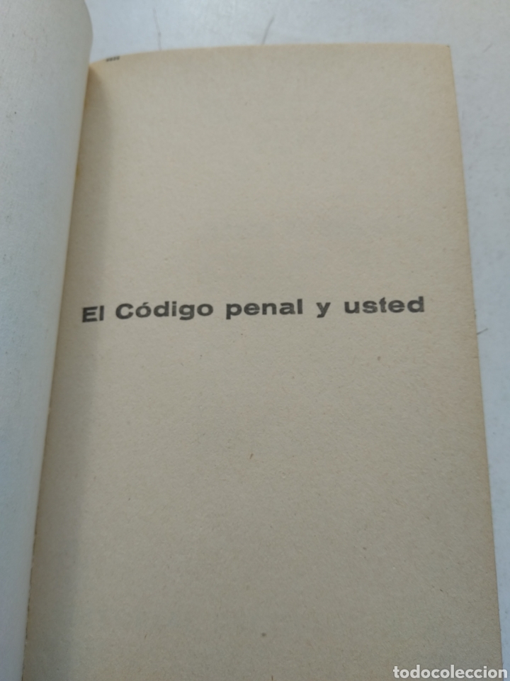Libros de segunda mano: EL C&Oacute;DIGO PENAL Y USTED/FERMIN DE URMENETA - Foto 2