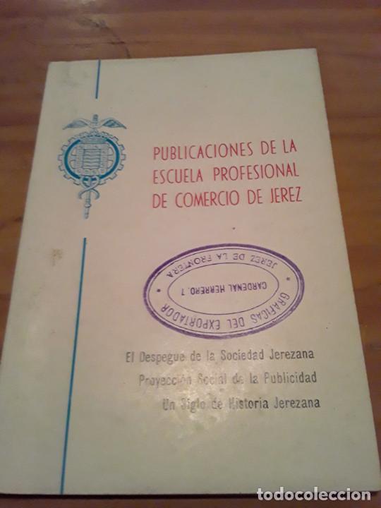 Libri di seconda mano: PUBLICACIONES DE LA ESCUELA PROFESIONAL DE COMERCIO DE JEREZ.CURSO 1968-1969.102 PAGINAS.