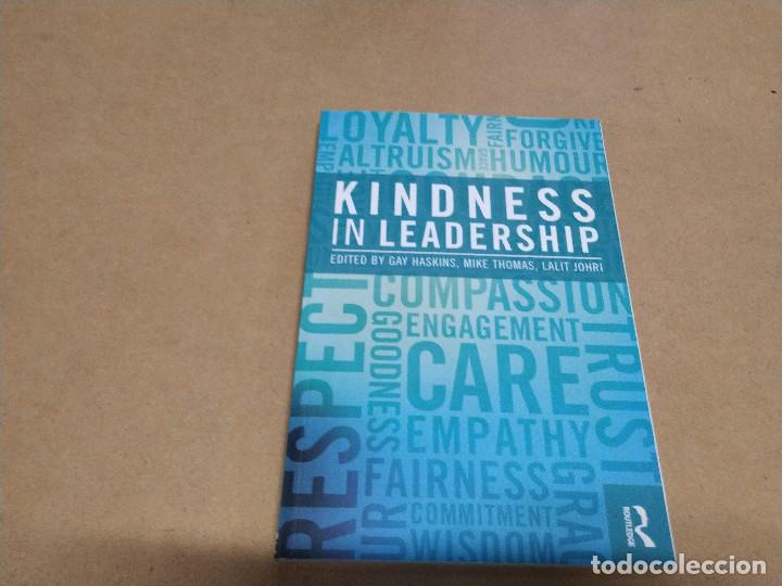 Libros de segunda mano: KINDNESS IN LEADERSHIP - GAY HASKINS (DEDICADO), MIKE THOMAS & LALIT JOHRI