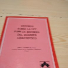 Libros de segunda mano: G-104 LIBRO MARTIN BLANCO JOSE S. - ESTUDIO SOBRE LA LEY 8/1990 DE LA REFORMA DEL REGIMEN URBANISTIC. Lote 306701573