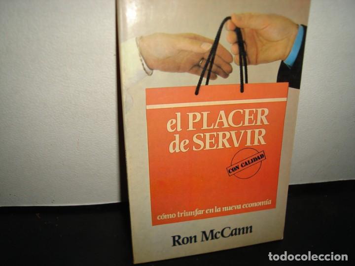 Gebrauchte B&uuml;cher: 18- EL PLACER DE SERVIR CON CALIDAD. C&Oacute;MO TRIUNFAR EN LA NUEVA ECONOM&Iacute;A - RON MCCAN
