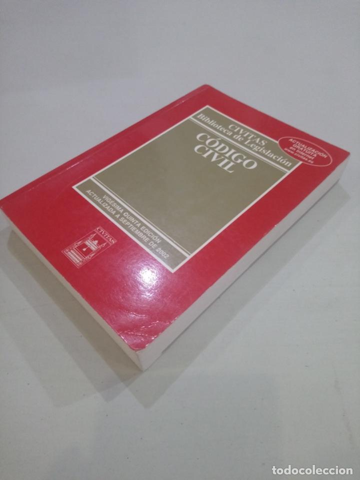 Libros de segunda mano: C&oacute;digo civil - Foto 2