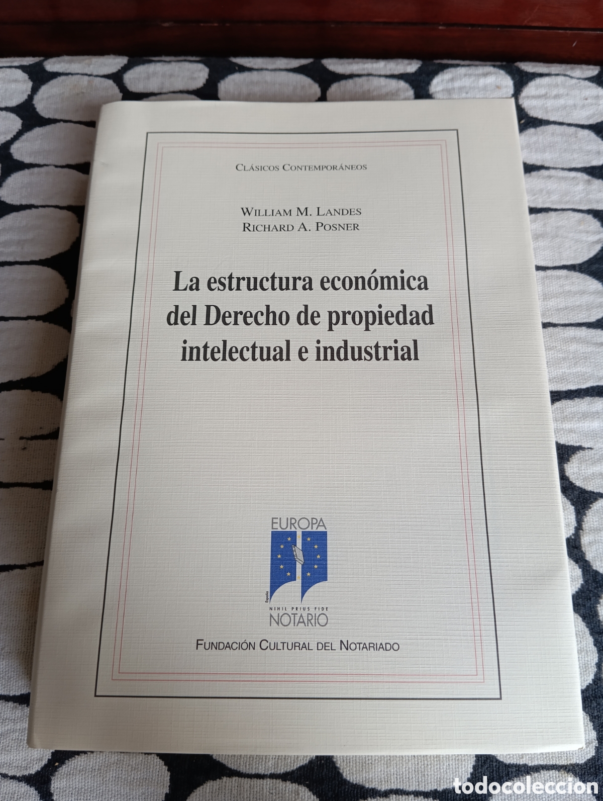 Libri di seconda mano: La estructura econ&oacute;mica del Derecho de propiedad intelectual e industrial. WILLIAM M. LANDES RICHARD