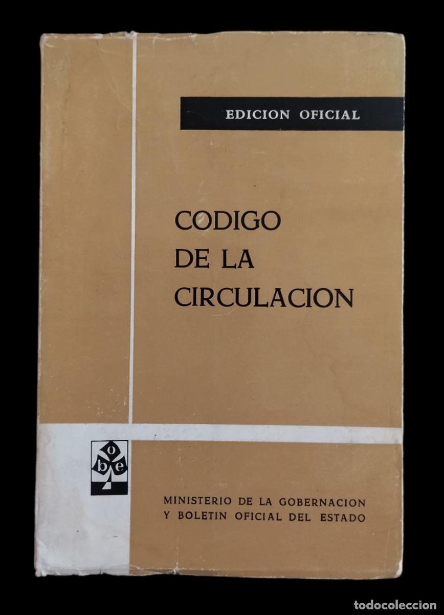 Libros de segunda mano: CODIGO DE LA CIRCULACI&Oacute;N - EDICI&Oacute;N OFICIAL 1975. - Foto 1