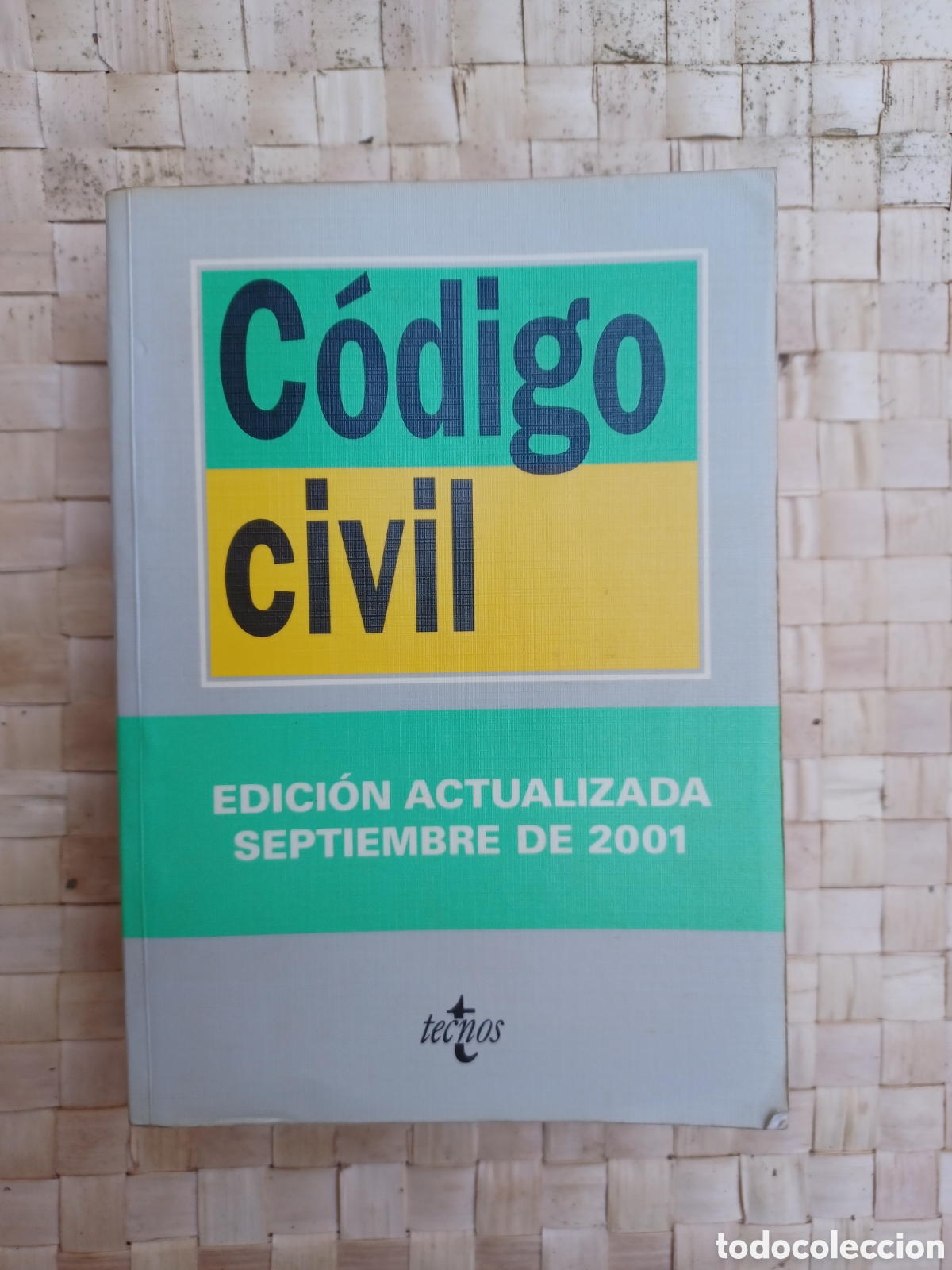 Libros de segunda mano: C&oacute;digo Civil - Septiembre 2001 - Foto 1