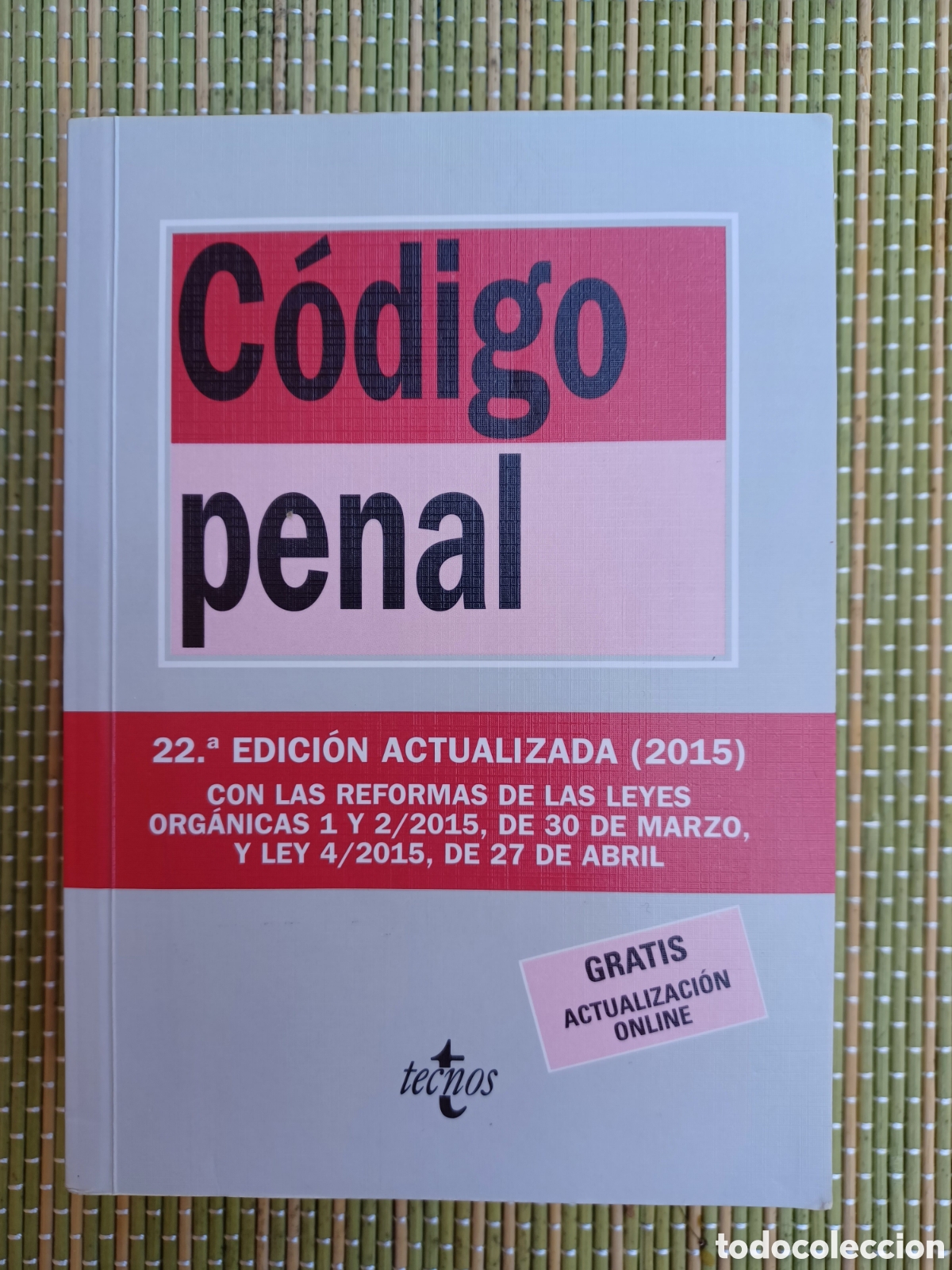 Libros de segunda mano: C&oacute;digo Penal: 22&ordf; edici&oacute;n actualizada (2015) - Foto 1
