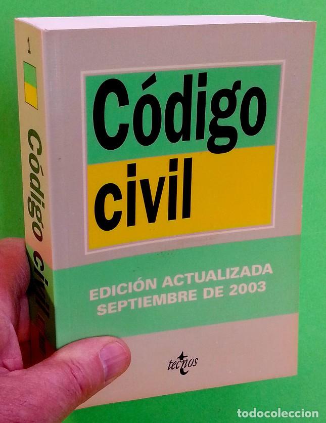 Libros de segunda mano: C&oacute;digo civil - Editorial Tecnos 2003 - Foto 1