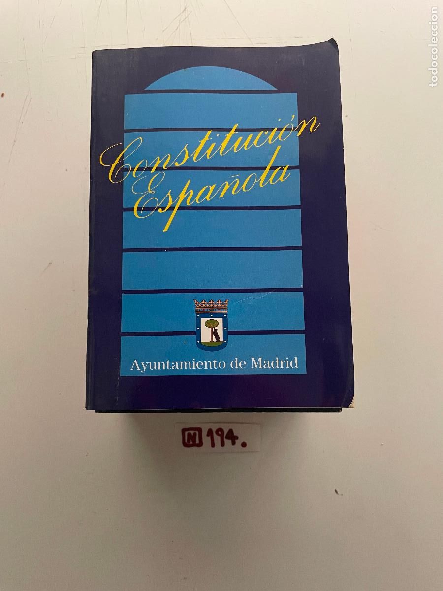 Libros de segunda mano: Libro constituci&oacute;n espa&ntilde;ola - Foto 1