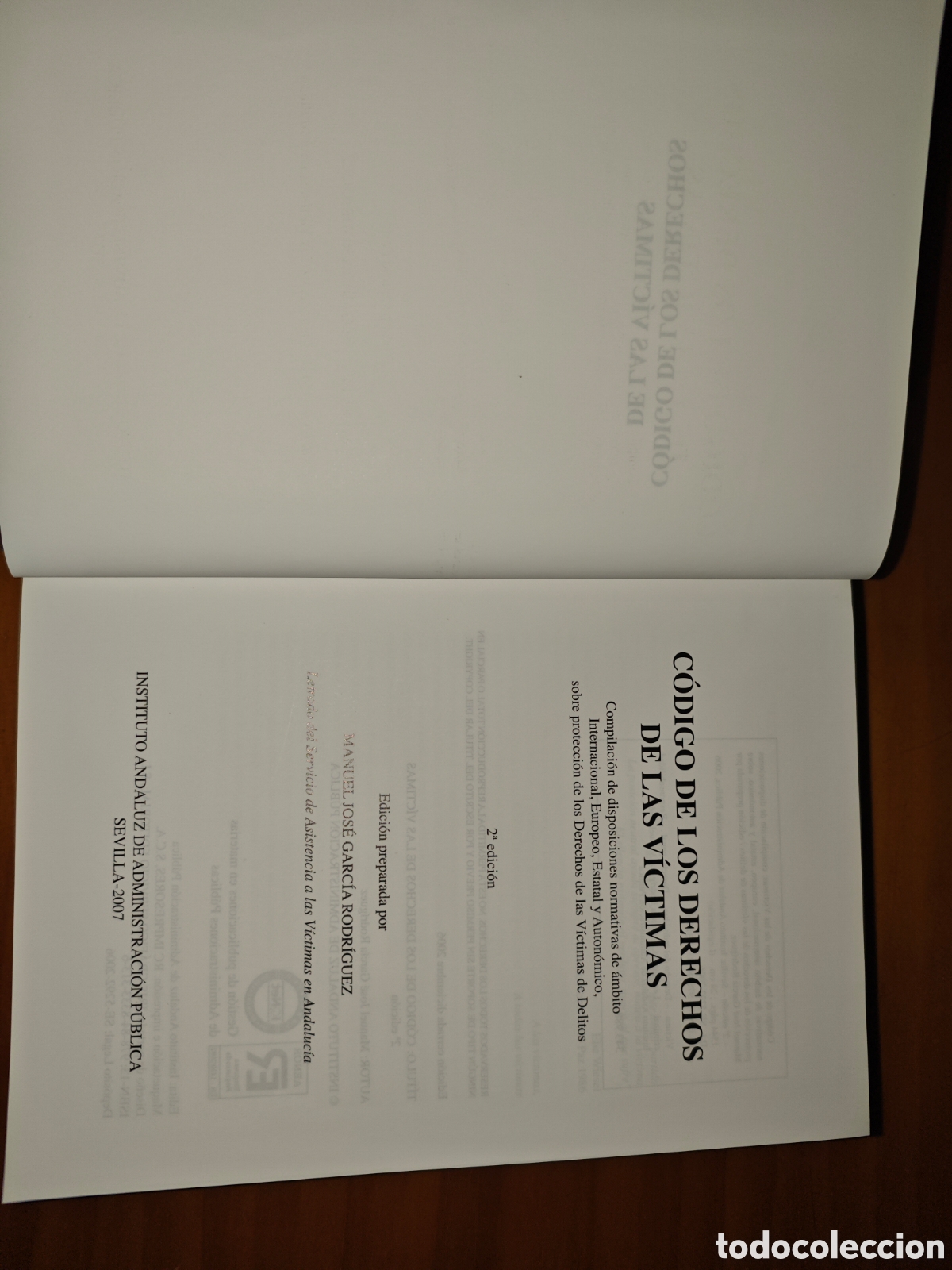 Libros de segunda mano: C&oacute;digo de los Derechos de las V&iacute;ctimas. - Foto 2