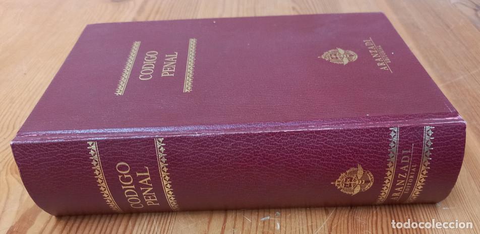 Libros de segunda mano: CODIGO PENAL, ARANZADI 1999 - Foto 1