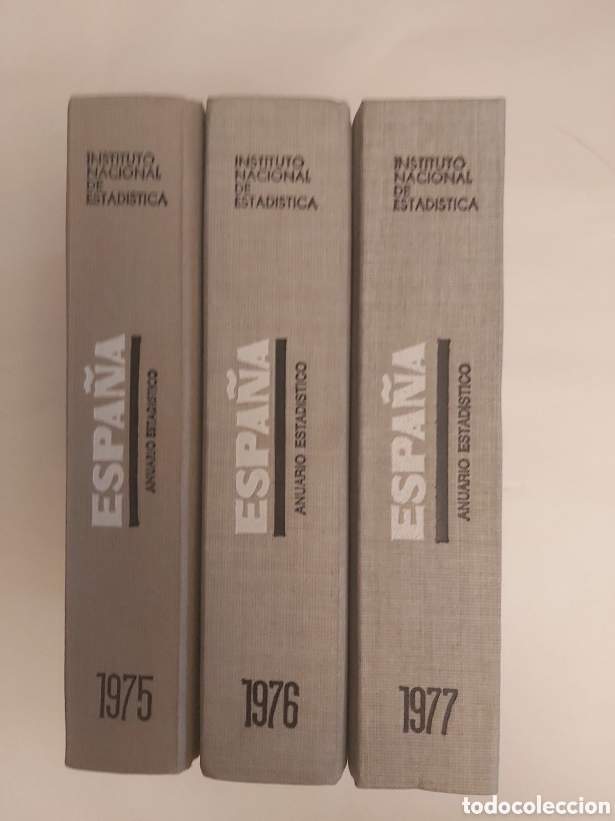 Libri di seconda mano: ESPA&Ntilde;A ANUARIO ESTADISTICO 1975 - 1976 - 1977 PRESIDENCIA DE GOBIERNO INE