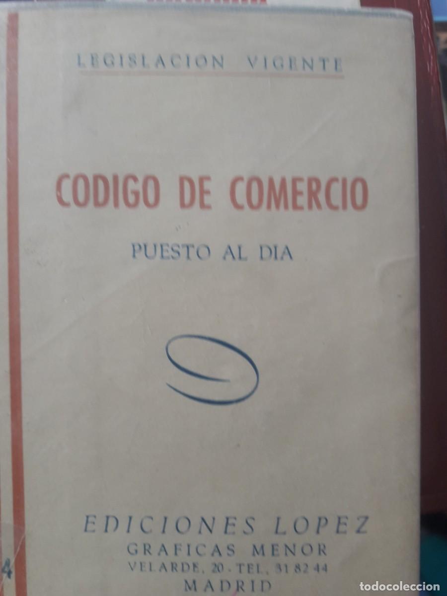 Libri di seconda mano: c&oacute;digo de comercio con algunas anotaciones y referencias 1954