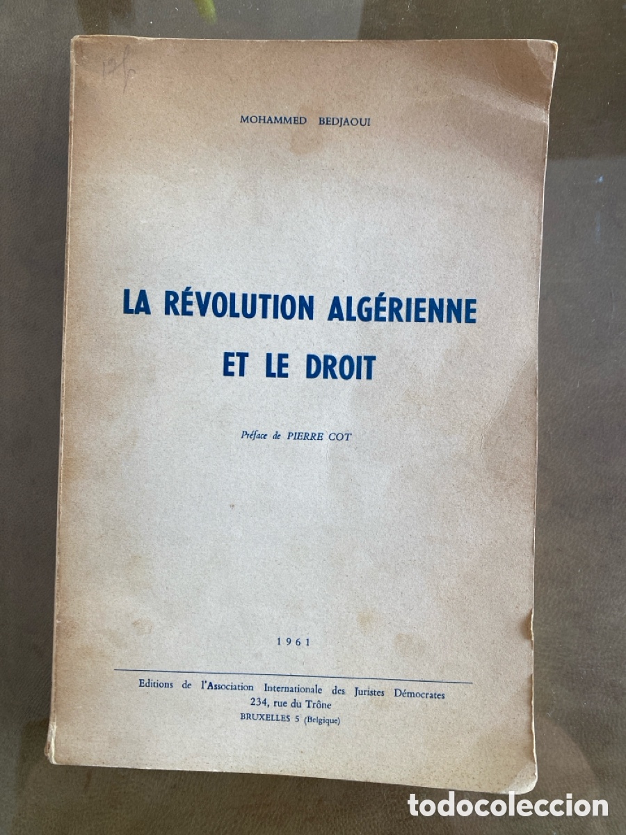 Second hand books: La r&eacute;volution alg&eacute;rienne et le droit. Mohammed Bedjaoui. &Eacute;ditions de l'Ass. Int. des juristes d&eacute;mo.