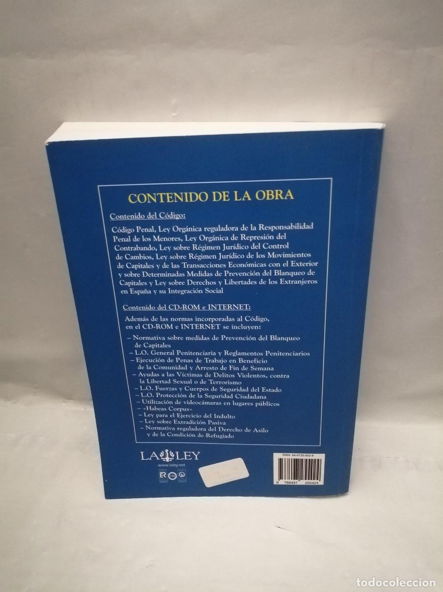 Libros de segunda mano: C&oacute;digo Penal, Edici&oacute;n Octubre 2004 (Incluye CD-ROM) - Foto 2