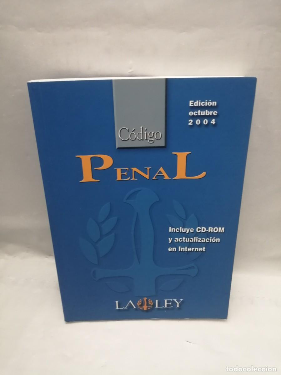 Libros de segunda mano: C&oacute;digo Penal, Edici&oacute;n Octubre 2004 (Incluye CD-ROM) - Foto 1