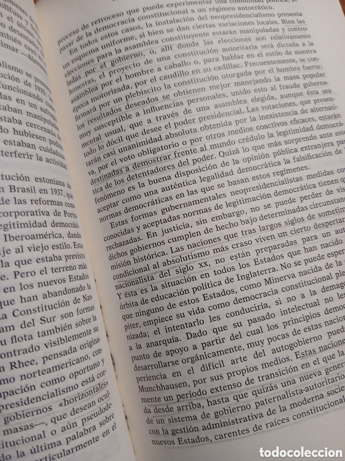 Libros de segunda mano: Teor&iacute;a de la Constituci&oacute;n. Karl Loewenstein. - Foto 4
