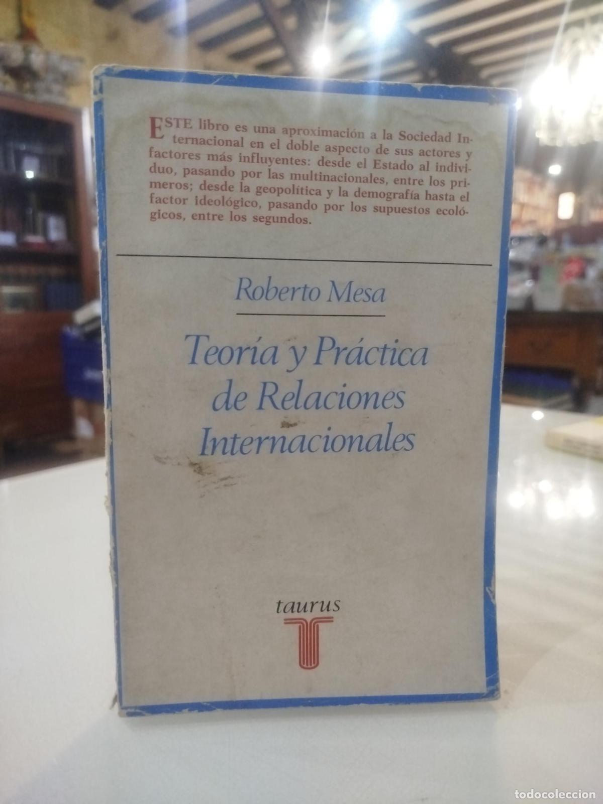 Second hand books: Teor&iacute;a y Pr&aacute;ctica de Relaciones Internacionales. - Mesa, Roberto.