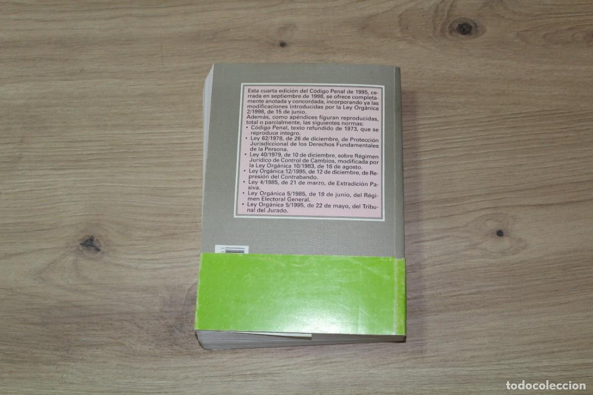 Libros de segunda mano: C&oacute;digo penal Editorial Tecnos 1998 - Foto 2