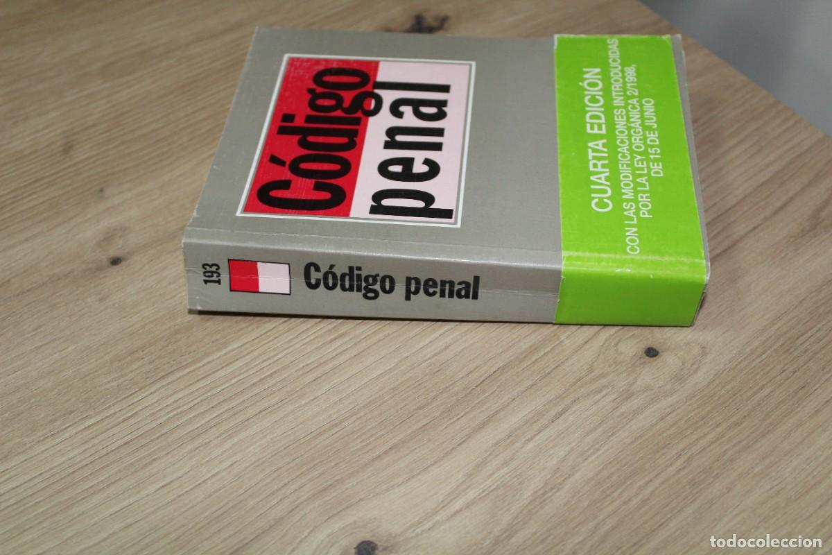 Libros de segunda mano: C&oacute;digo penal Editorial Tecnos 1998 - Foto 3