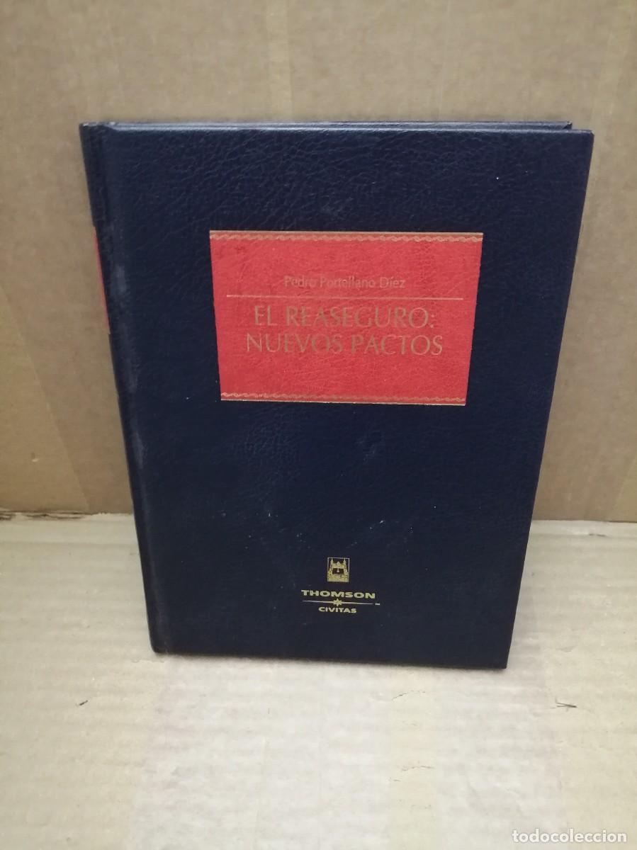 Libros de segunda mano: EL REASEGURO: Nuevos pactos (Primera edici&oacute;n 20067, tapa dura, CONTIENE 26 P&Aacute;GINAS CON SUBRAYADOS) - Foto 1