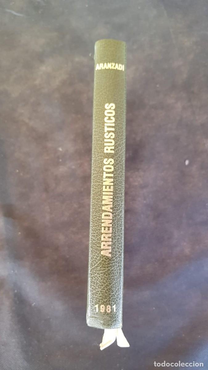 Libros de segunda mano: Aranzadi: Diversos libros de derecho - Foto 8