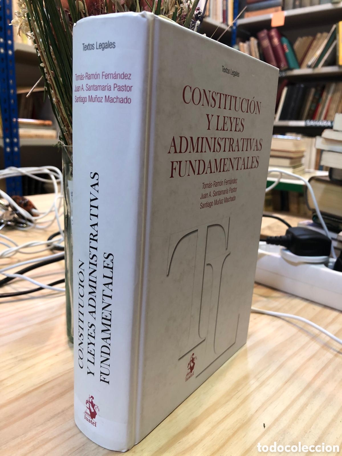 Libros de segunda mano: Constituci&oacute;n y leyendas administrativas fundamentales -VV. AA.