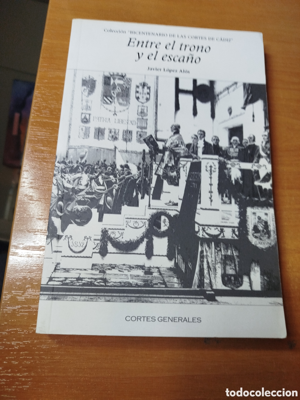 Libros de segunda mano: Entre el trono y el esca&ntilde;o. Javier L&oacute;pez alos. Bicentenario de las Cortes de C&aacute;diz.